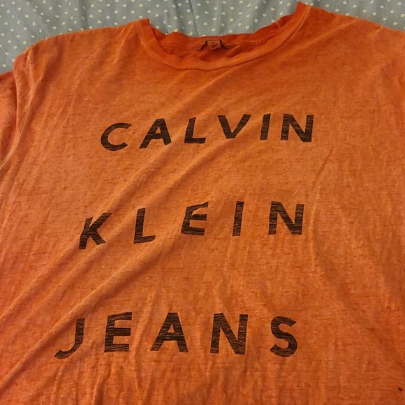 Red distressed short sleeve t-shirt - Picture 1 of 1